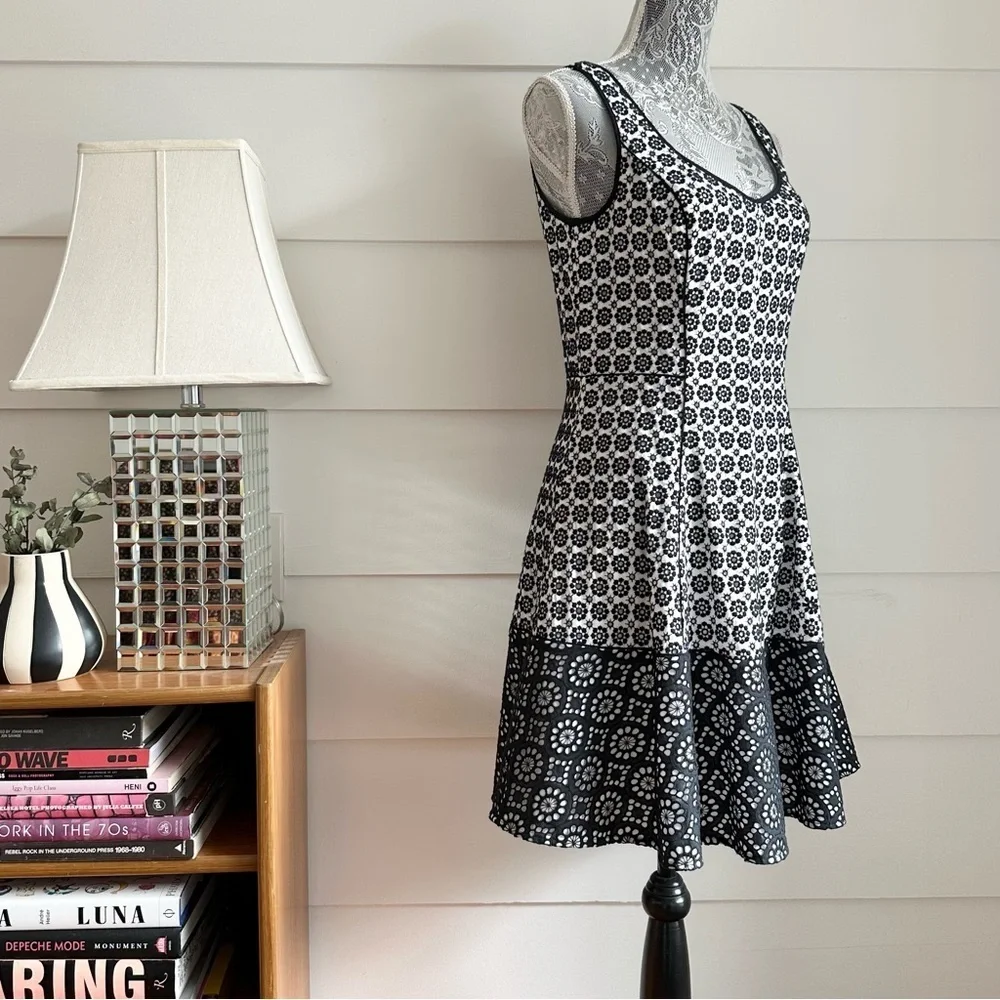 Betsey Johnson Dress Y2K Black and White Lace Skater Dress size 6 - Picture 3 of 9